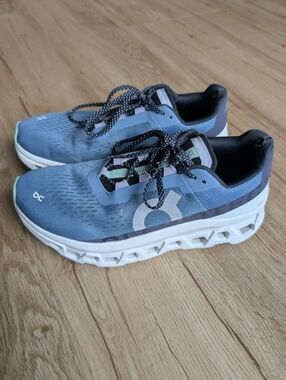 On Running Cloud Helion Blue Women’s Size 8.5 CloudTec Sneakers